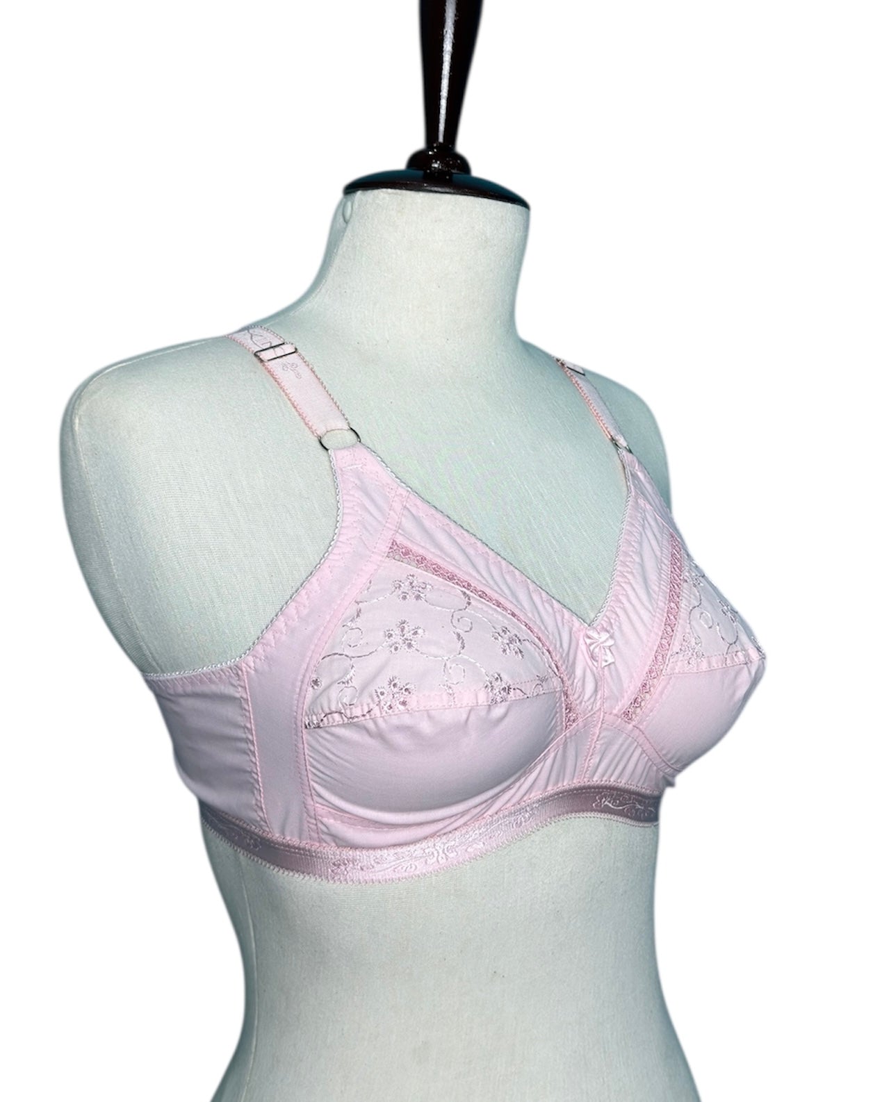 Pack of 4 Embroidered Cotton Bra For Girls, High Quality Brassieres